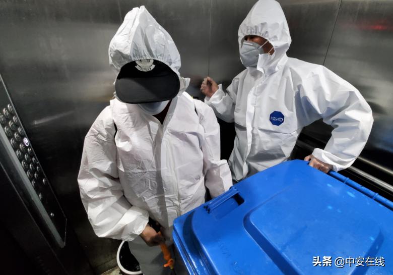 店员给陌生女子买卫生巾,隔离期间给女朋友买姨妈巾
