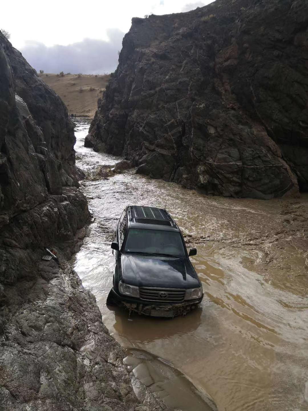 车辆出事故怎么去维修,在无人区车辆救援电话