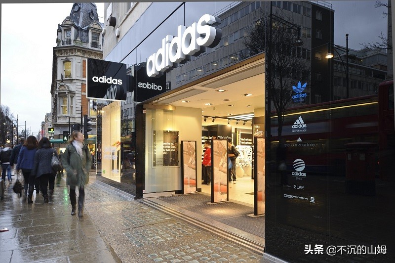 耐克品牌历史,运动品牌阿迪达斯发展历程