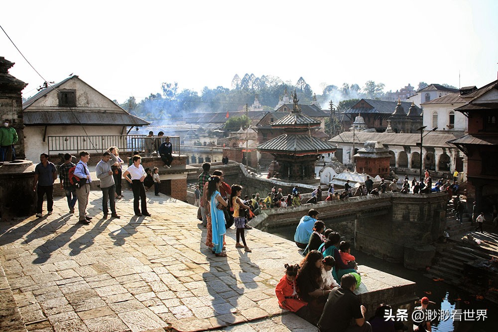 尼泊尔恒河上的烧尸庙,夜游尼泊尔烧尸庙
