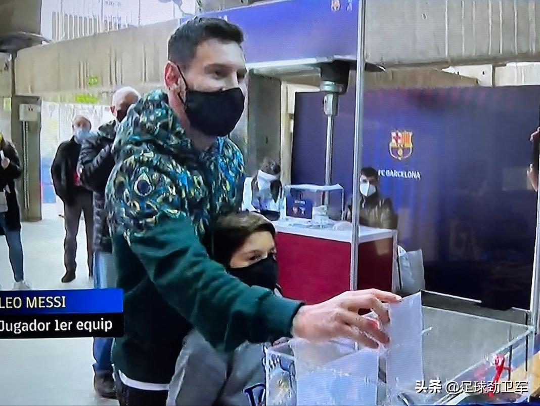 瞧梅西在巴萨投票的民主，思治中国足球病的偏方