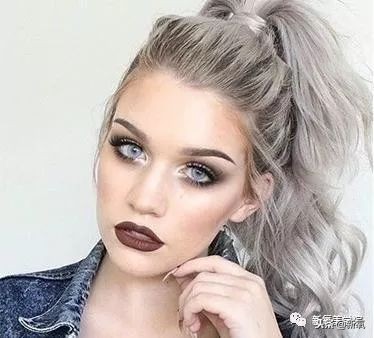 谭松韵蓬松的头,谭松韵摘掉眼镜打扮后惊艳出场