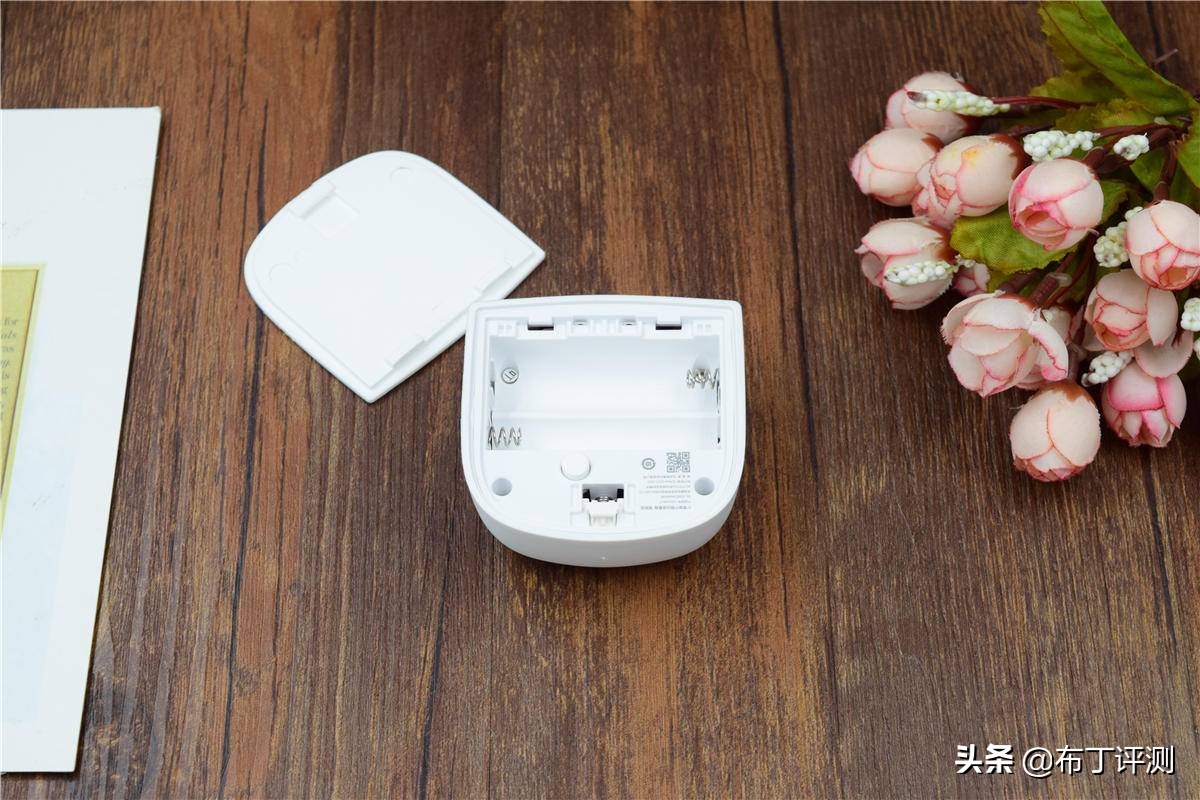 简单一贴，保护孩子爬窗还能防盗：叮零窗户限位报警体验