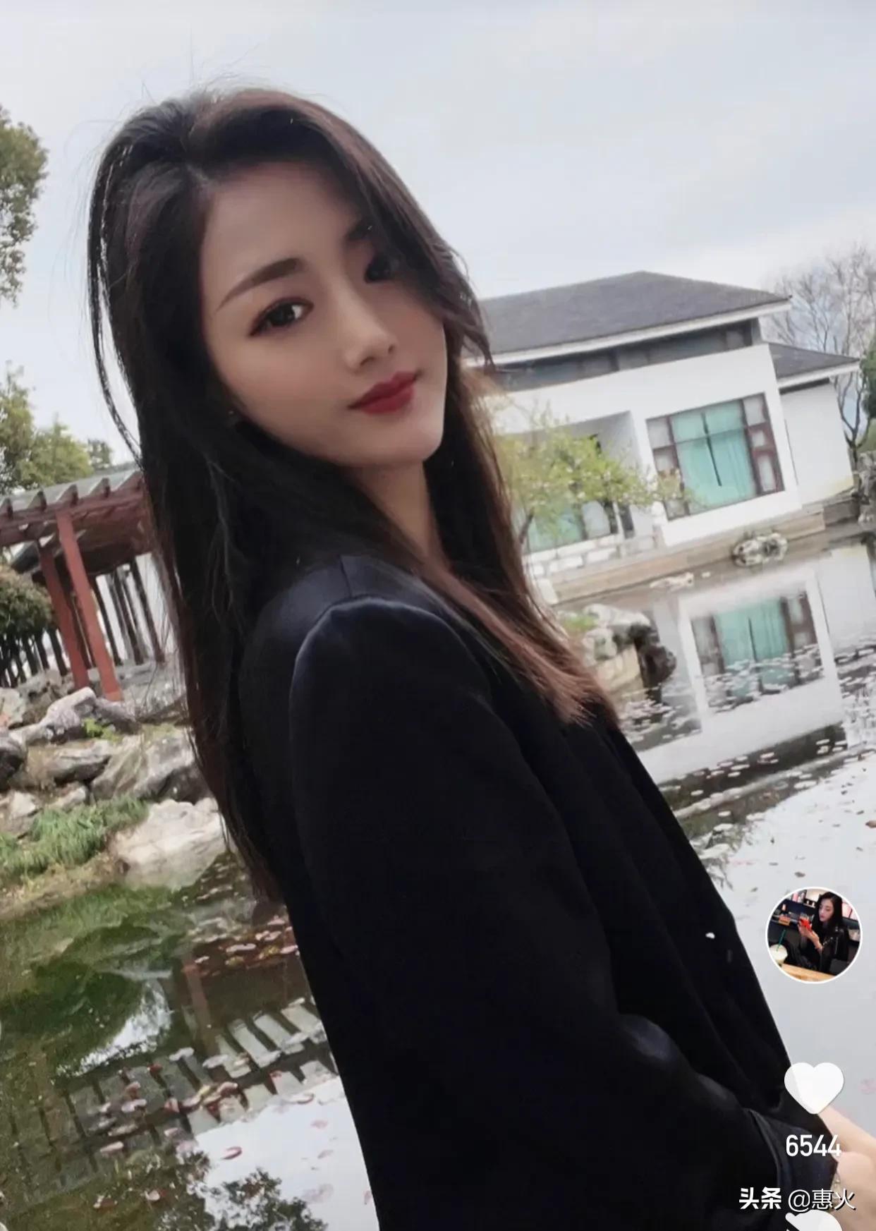 蹇墜濂充富鎾湀鏀跺叆鐧句竾,蹇墜缇庡コ鐩存挱鏀跺叆