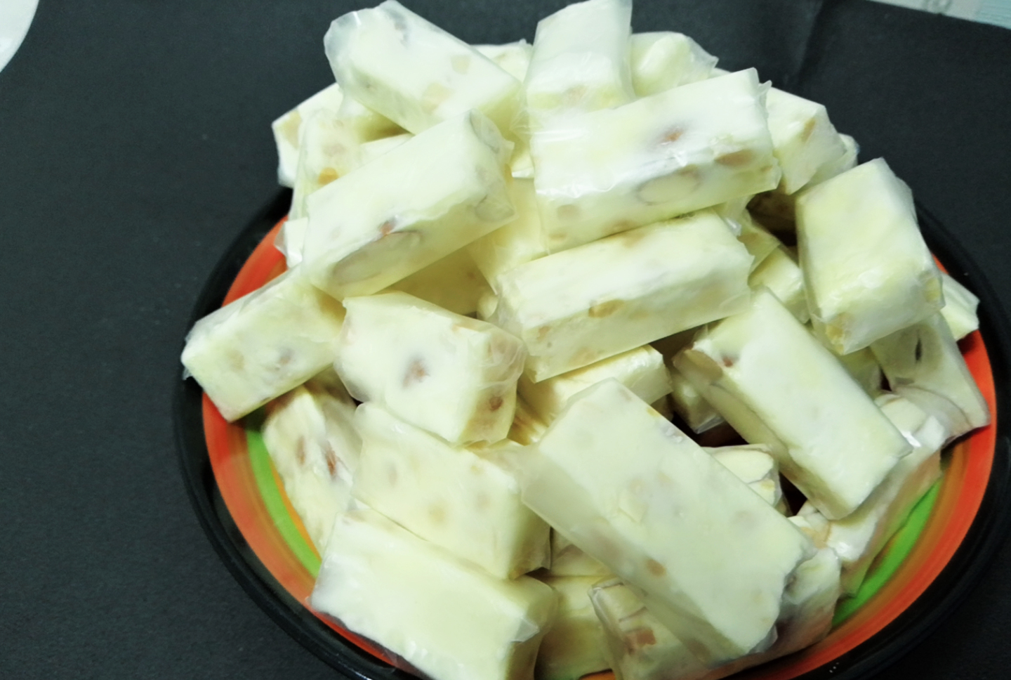 正宗牛轧糖到底粘不粘牙,牛轧糖怎么做不粘牙还软