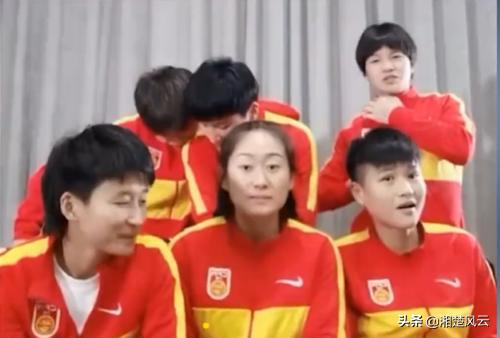 女足队员秀六块腹肌,女足腹肌实力碾压男足