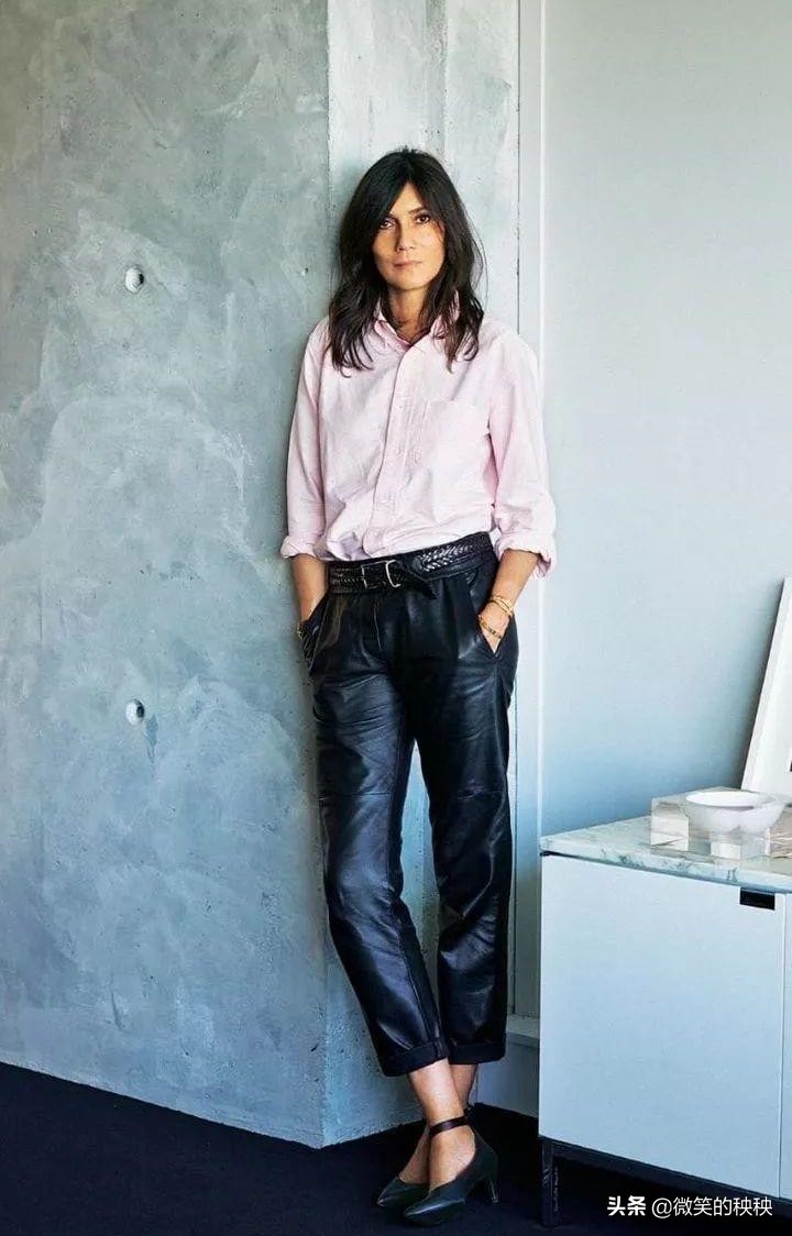 比起顾佳“贵妇”风，王漫妮的显贵穿搭和精准购物，更值得参考