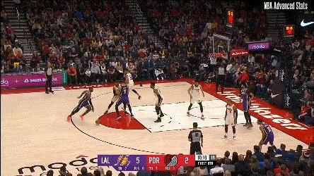 詹姆斯的传球意识到底有多强,35岁詹姆斯抢断湖人