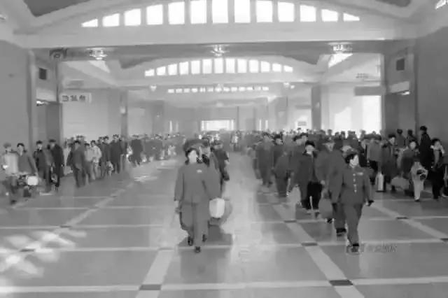 春运回家有多难视频,渐行渐远的孤单的旅途