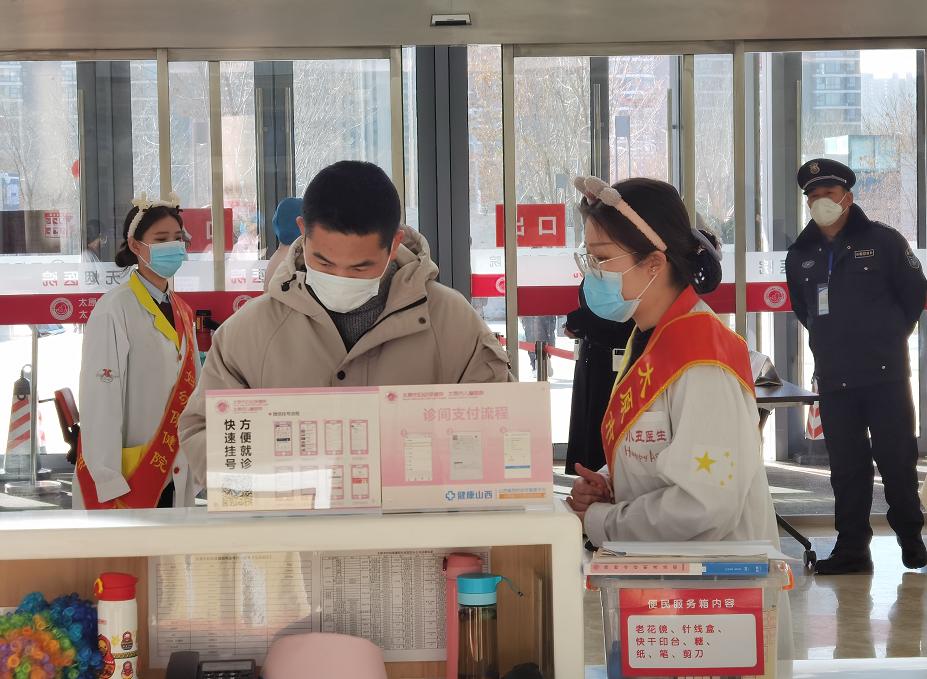 太原市妇幼保健院长风院区1000余名“小丑医生”让患儿快乐就诊