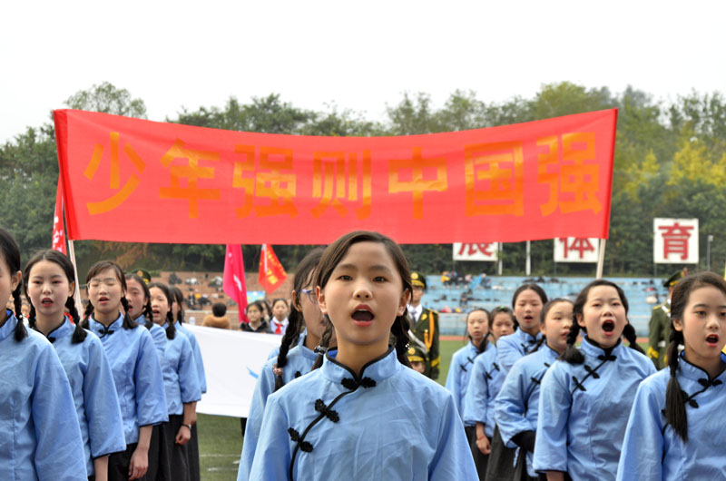 学子亮相省运会开幕式,初中校运会开幕式入场创新表演