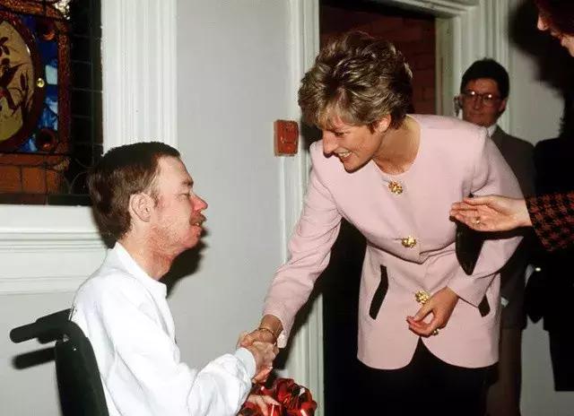 为什么英国还保留着英国皇室呢,英国王室为什么能延续千年