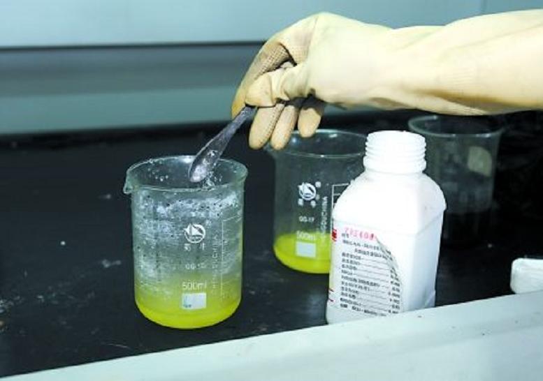 员工偷液炼金获利被刑拘,员工偷液炼金获利10多万元被抓