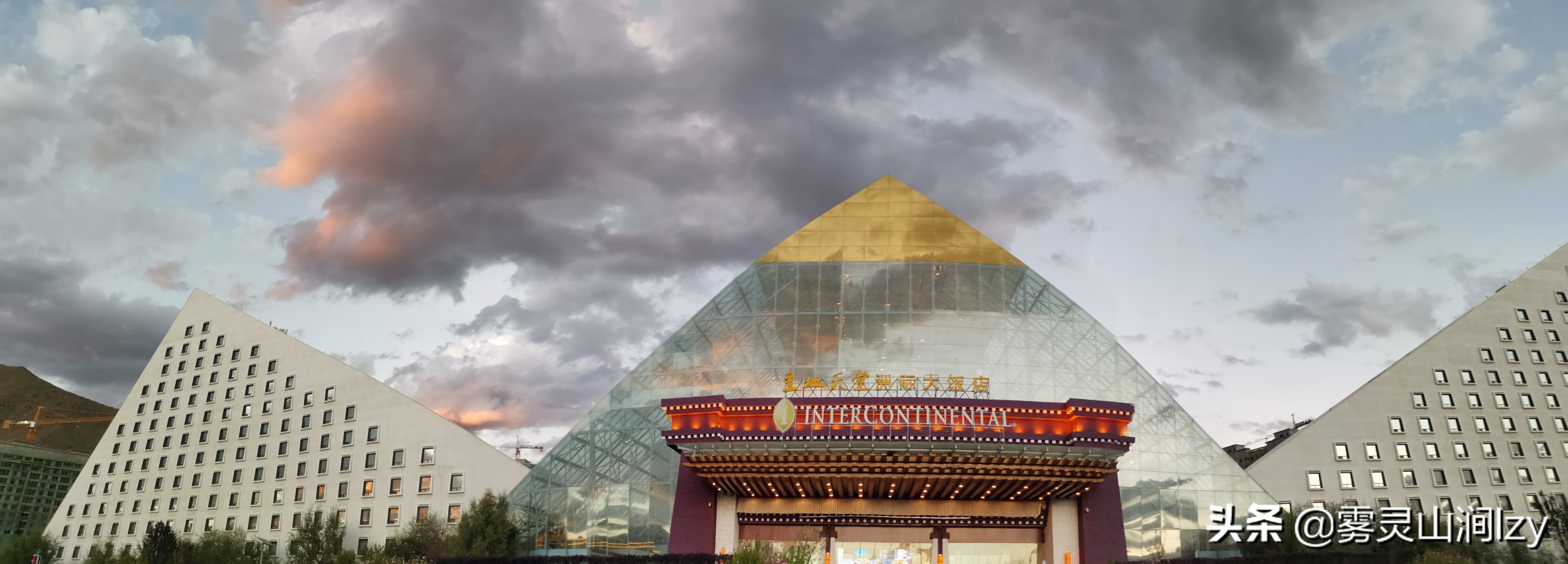 蓝天白云下的雪域高原布达拉宫,蓝天之下日光之城简介