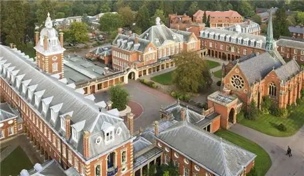 李嫣疑不满闺蜜聚会遭曝光,李嫣回应被质疑炫富