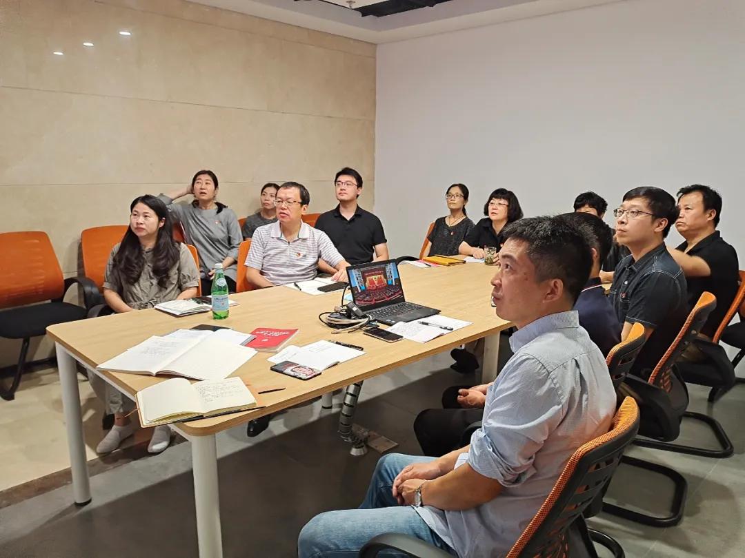 记住他们，纺织行业这些集体和个人获得全国抗疫先进表彰，中国纺联组织收看表彰大会