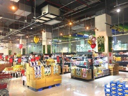 超市五一主题陈列,五一节超市入口创意陈列