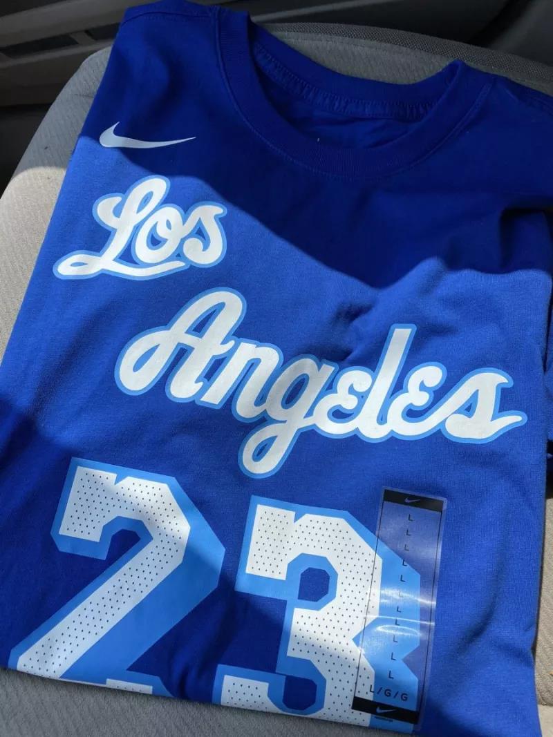 新赛季湖人球衣号码公布,湖人晒新版紫金球衣