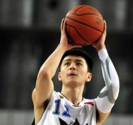 辽宁辽篮杨鸣退役,辽宁男篮杨鸣退役