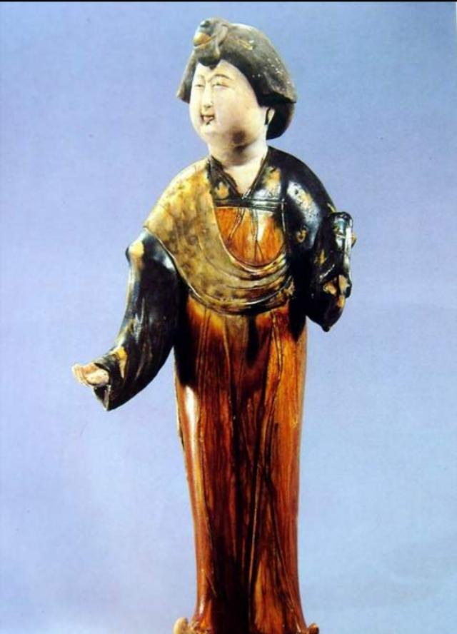 唐三彩在唐朝是干什么的,唐三彩盛行于我国什么时代