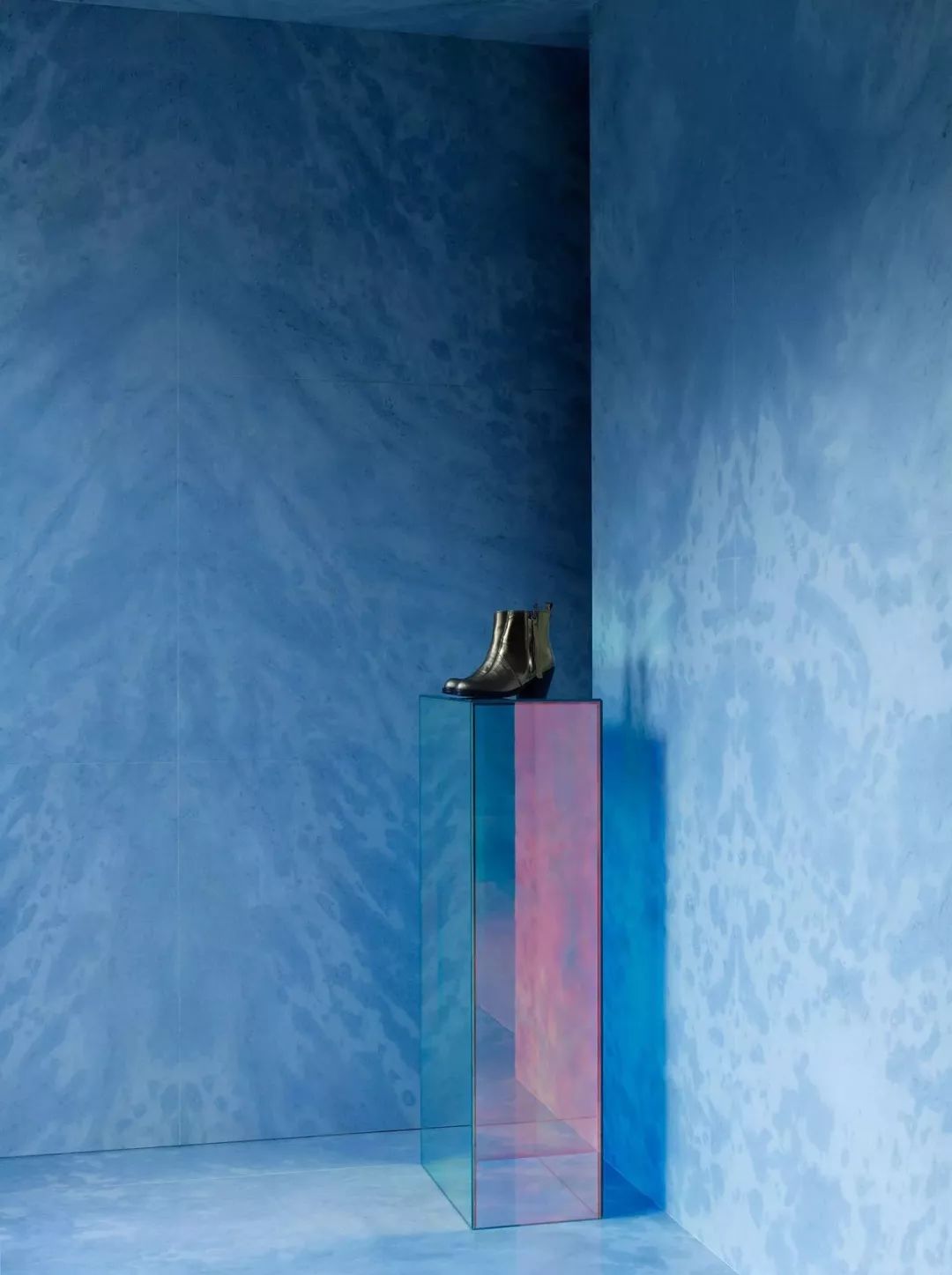 全球仅50多家店、年销售2亿欧元的Acne，门头竟然无LOGO？