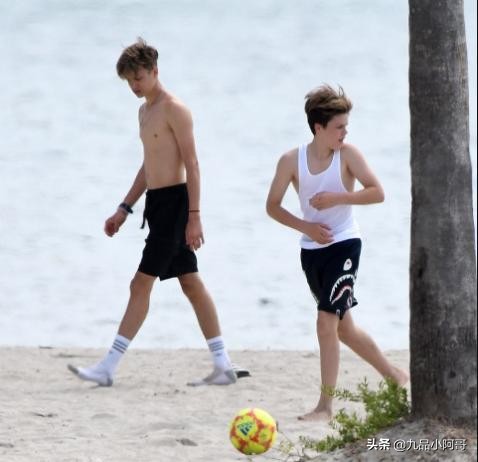 贝克汉姆小七兄妹,小七贝克汉姆踢足球