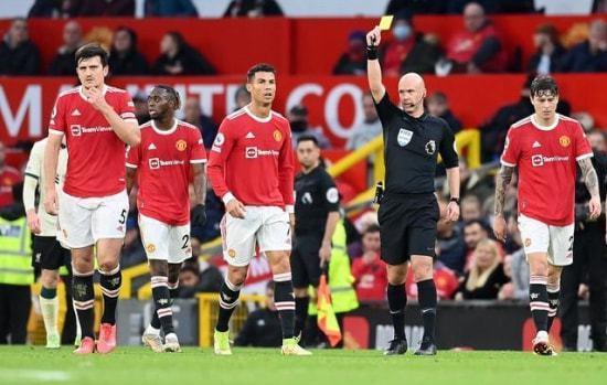 c罗在曼联受到最严重的犯规,c罗为什么被曼联踢了两次