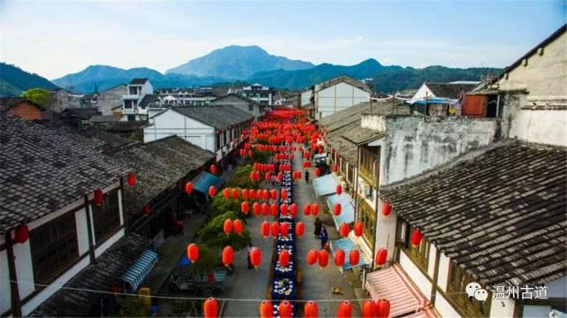 悬崖栈道景区游览图,旅游绝壁栈道探险