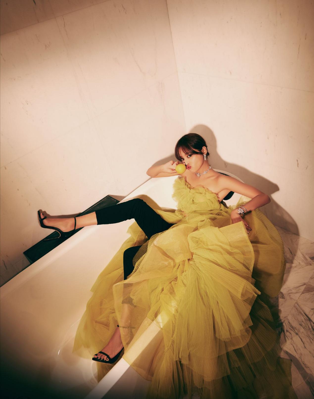 辛芷蕾迅速蹿红,辛芷蕾疯狂翻牌超话