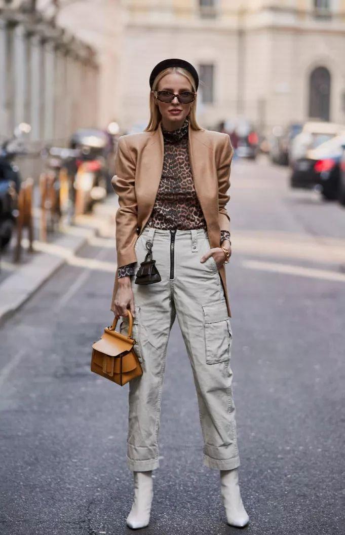 衣柜里总要有一条工装裤,衣柜里只有一条裤子