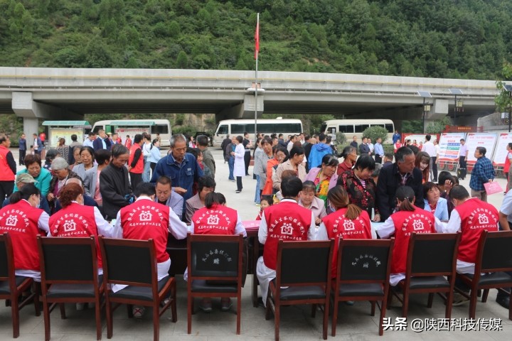 健康云快车图片,凤县中医院健康快车