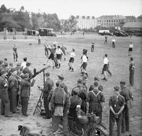 二战历史：德国入侵波兰后英法对德的“假战”，等待希特勒的计划