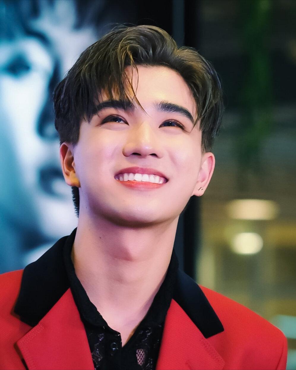 他泰让人一眼万年的外观：妞的鼻尖痣泡芙的笑眼文总的手