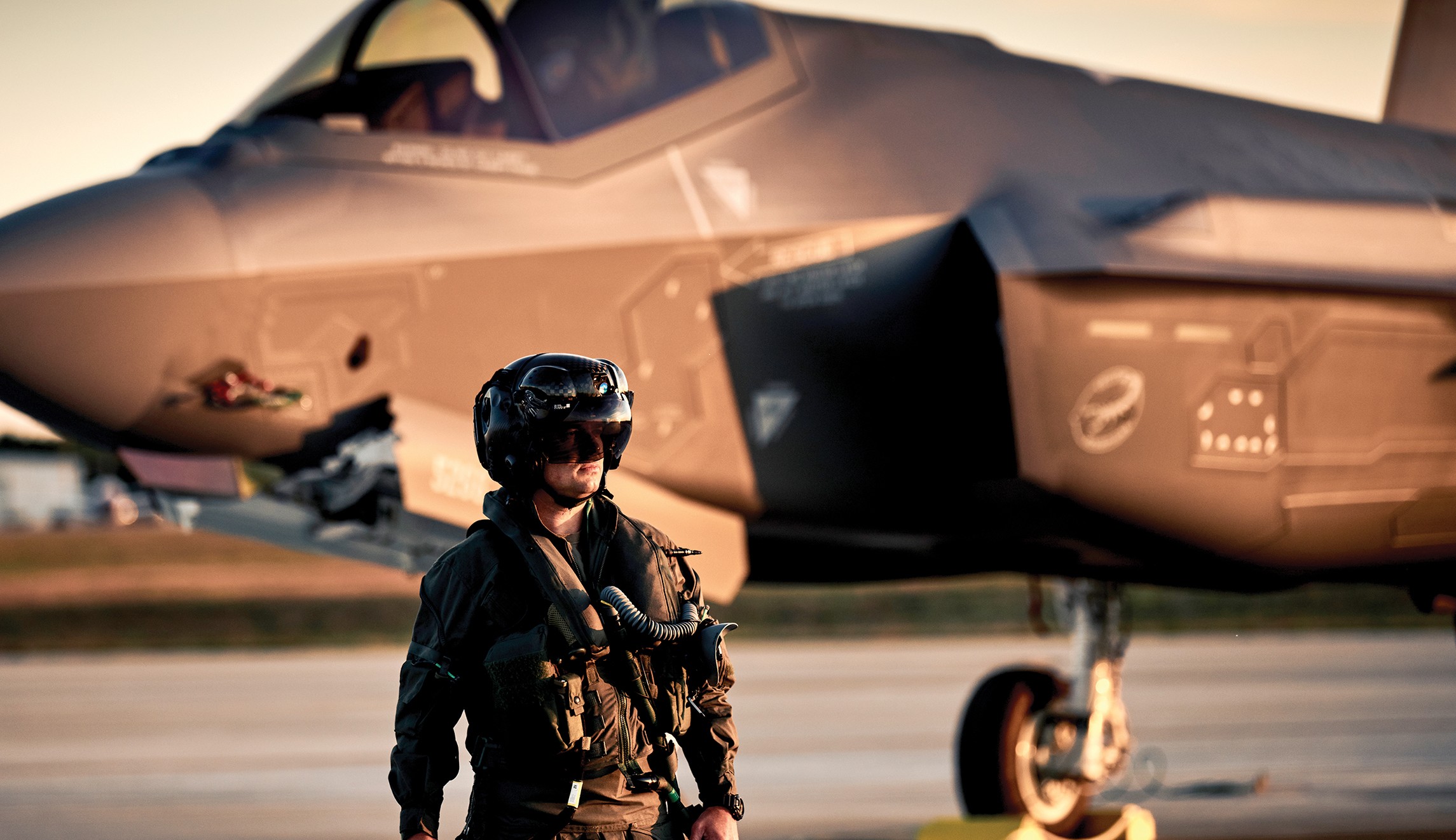 f35被消防车击落,f35战斗机弹射逃生