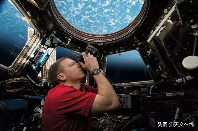 劲爆！这是太空中的宇航员们自我调节的七*法大**宝