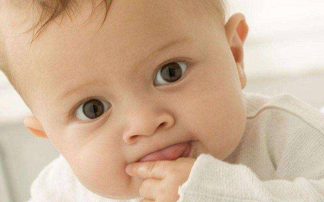 为什么小孩子长牙齿口臭,起床了刷刷牙还是口臭怎么回事