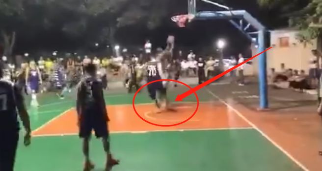 野球场篮球垫脚瞬间,野球场恶意垫脚集锦