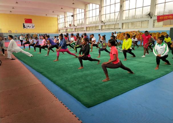体育学院展飒爽英姿扬青春风采,体育学院朝气蓬勃