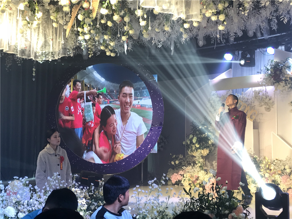 河南建业吴龑上看台,河南球迷和吴龑