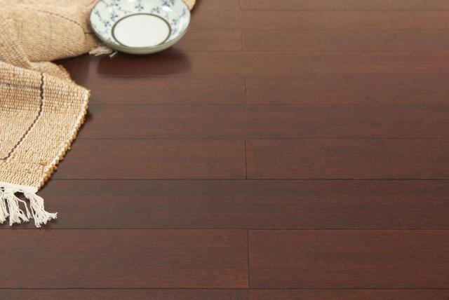 强化地板泡水？别听别人忽悠，请人处理白花钱，自然蒸发最有效