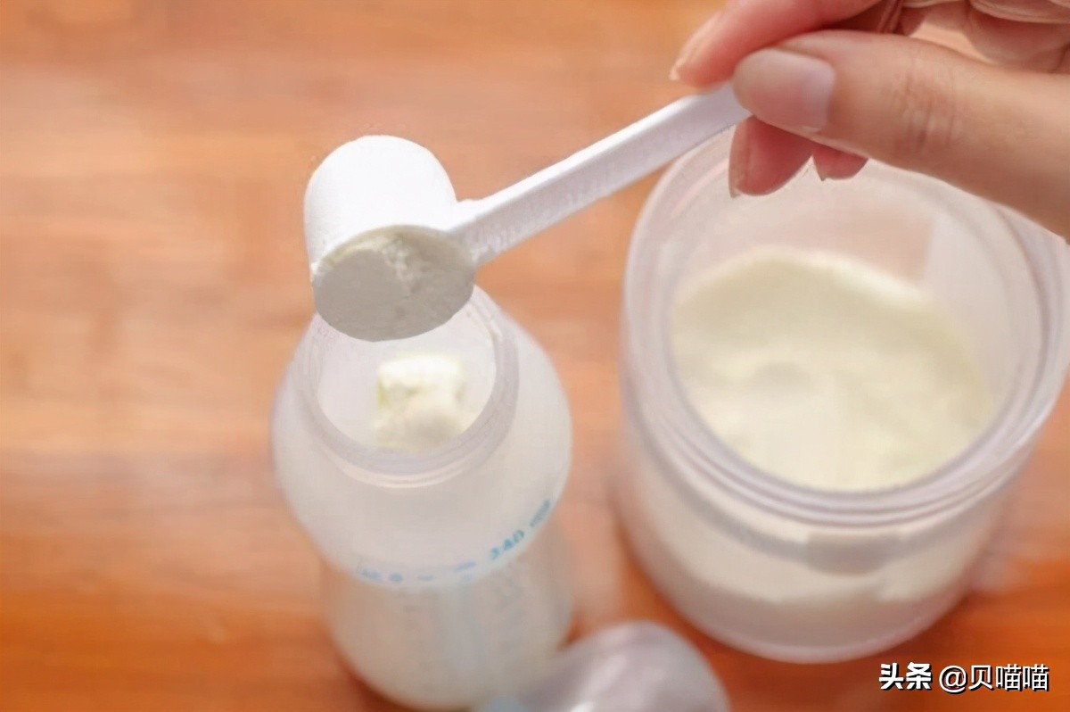 冲泡奶粉应该怎么摇晃,冲奶粉时用哪些方法加快奶粉溶解