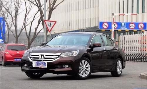 预算15万，二手九代雅阁2.4和思域怎么选？网友：论操控它有优势