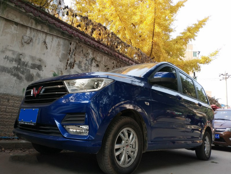 全新五菱宏光s实车再现,新五菱宏光s新款优缺点