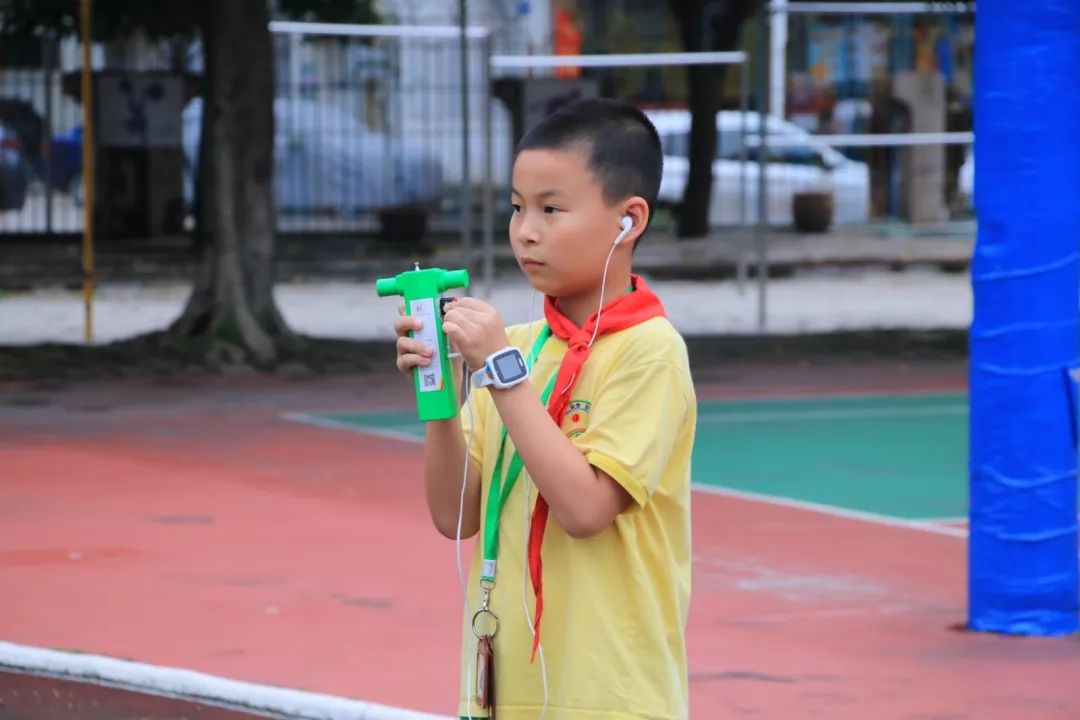 番禺｜好厉害！石碁镇中心小学这群“小特工”玩转无线电测向，上演一场场“谍战”搜寻