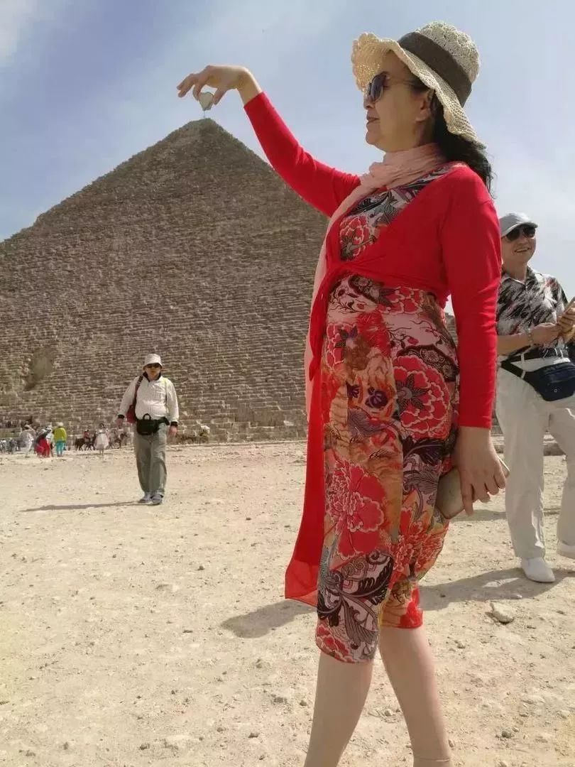 中国大妈拍照十大姿势抖音,中国大妈丝巾拍照姿势