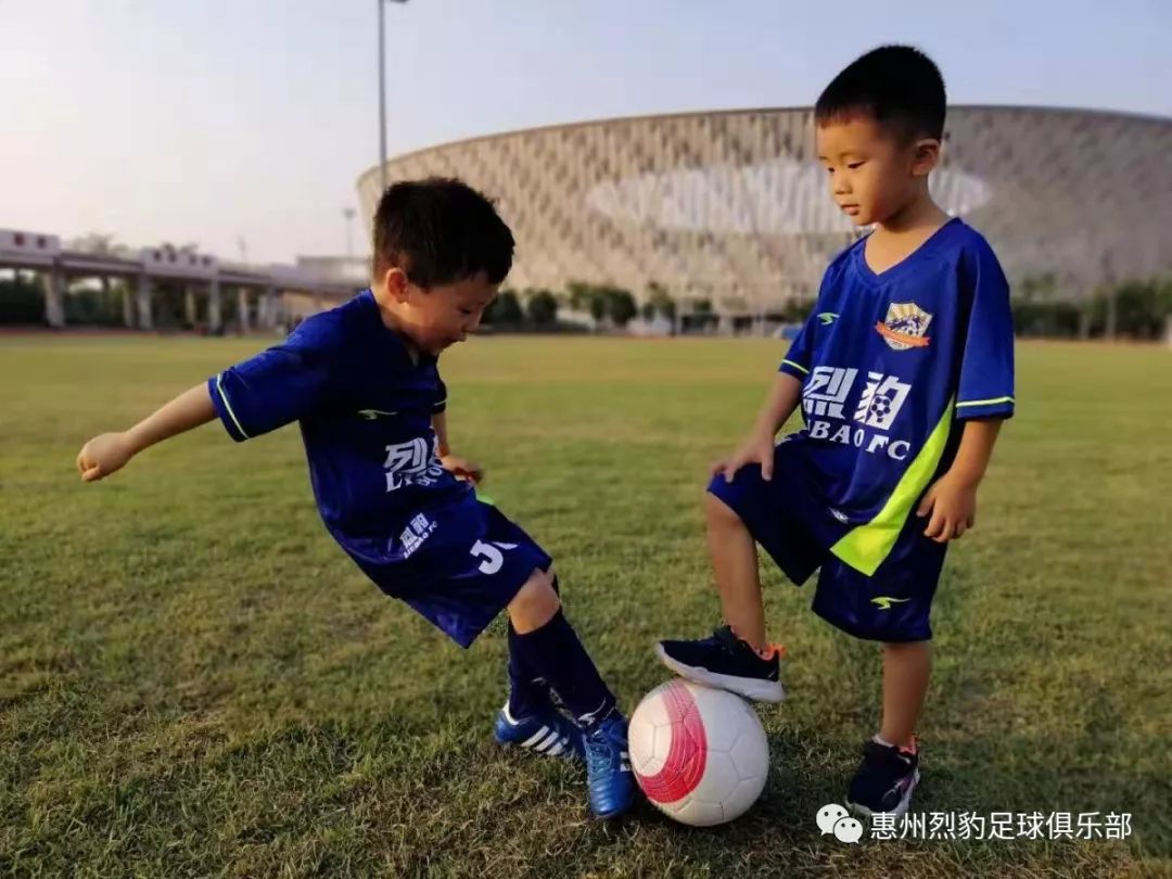 惠州青少年足球培训班,昌平青少年足球训练营在招生