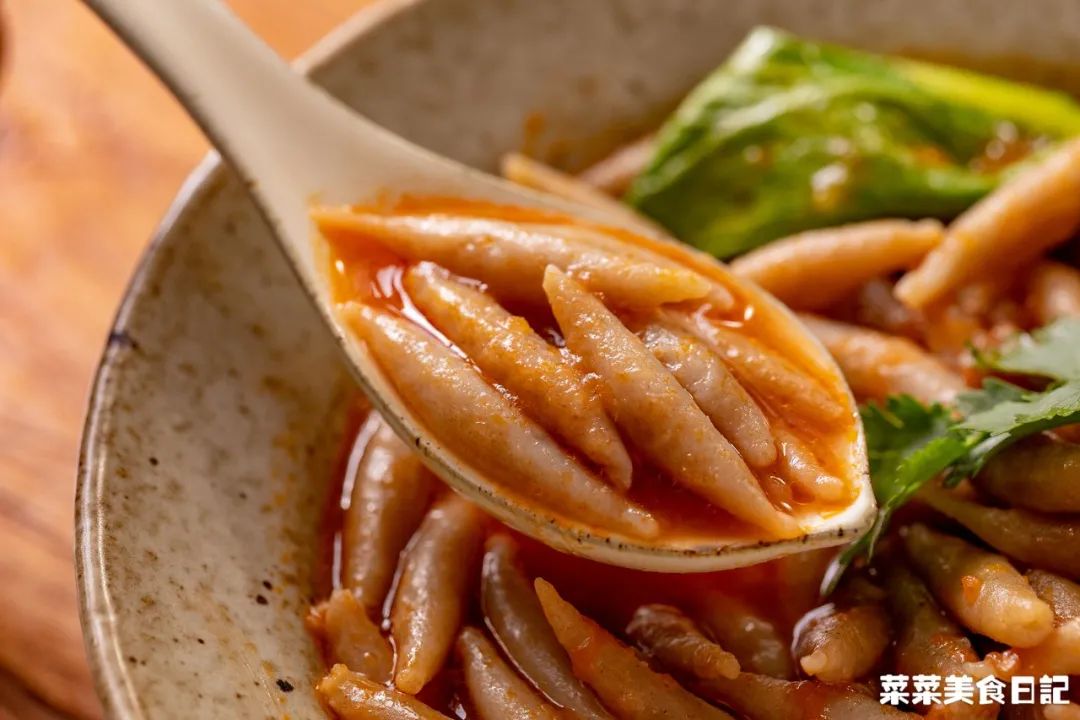 折腾一下午的年夜饭终于上桌了,历时五小时为家人做一顿年夜饭