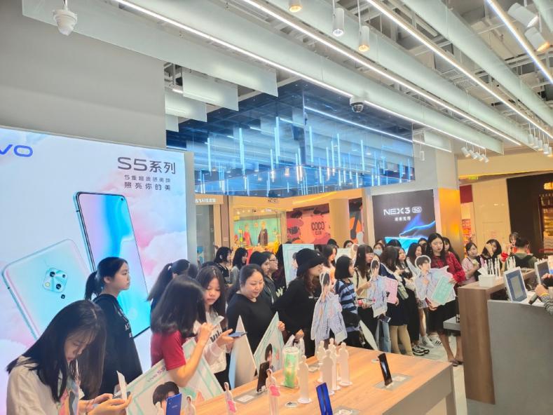 手机店陈列摆柜,手机店摆的展示机