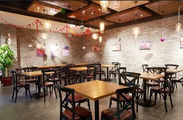 这家店年底真嚣张！捷克比尔森啤酒，买一送一嗨爆2018最后一个月