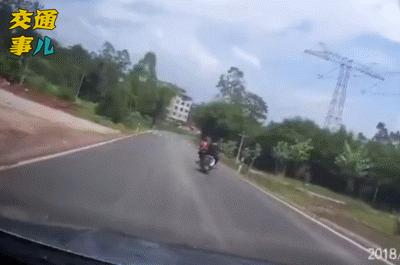 让人吓一跳的动图,一张动图警示你为什么骑车